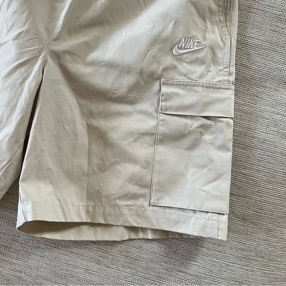Nike Club Woven Cargo Shorts Men’s Size Medium Beige Tan Khaki Athletic Pockets - Picture 5 of 8